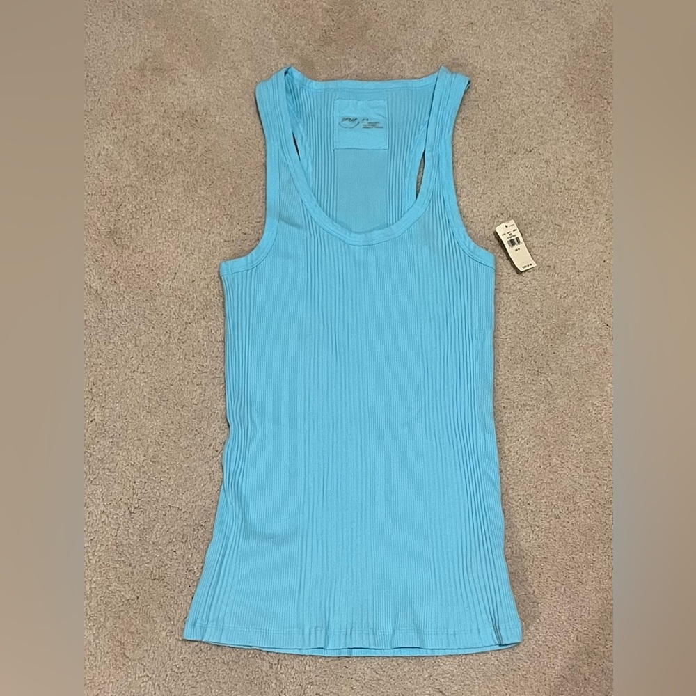 Aerie tank. Tag still attached.